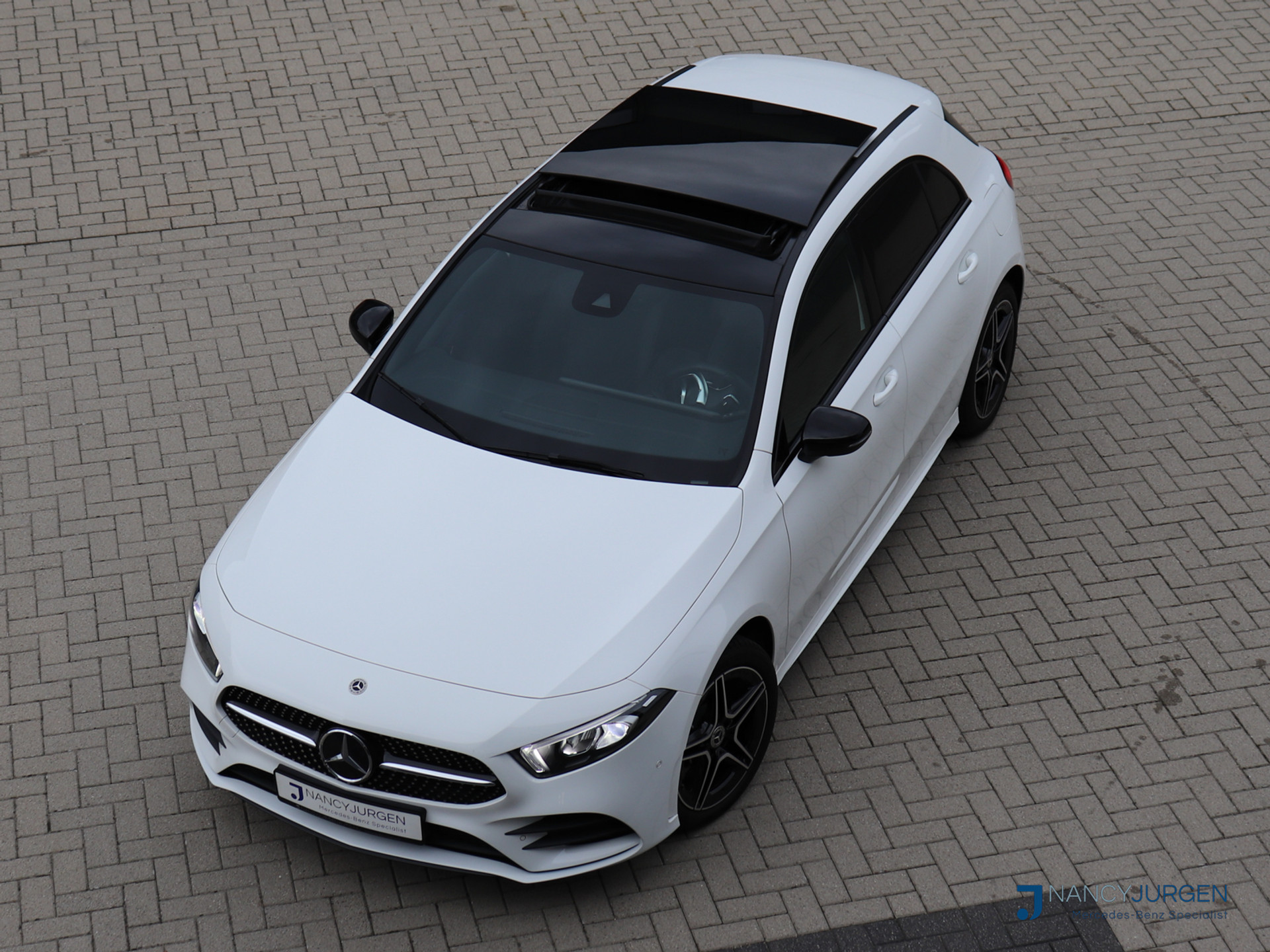 48298184-4.jpg