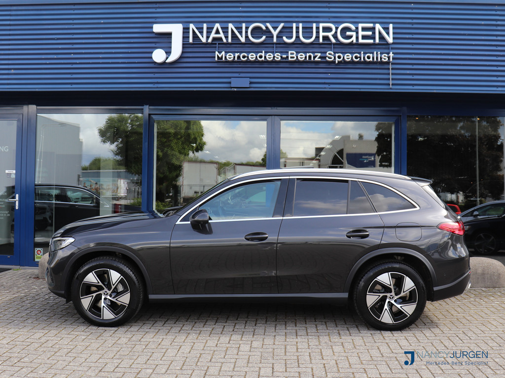 53465883-4.jpg